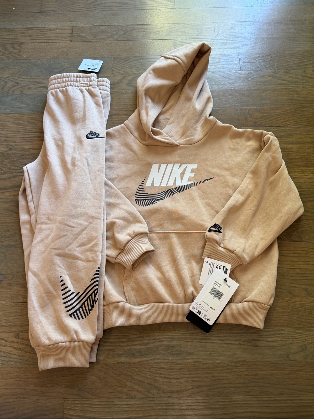 NWT Nike Boys Set size 6